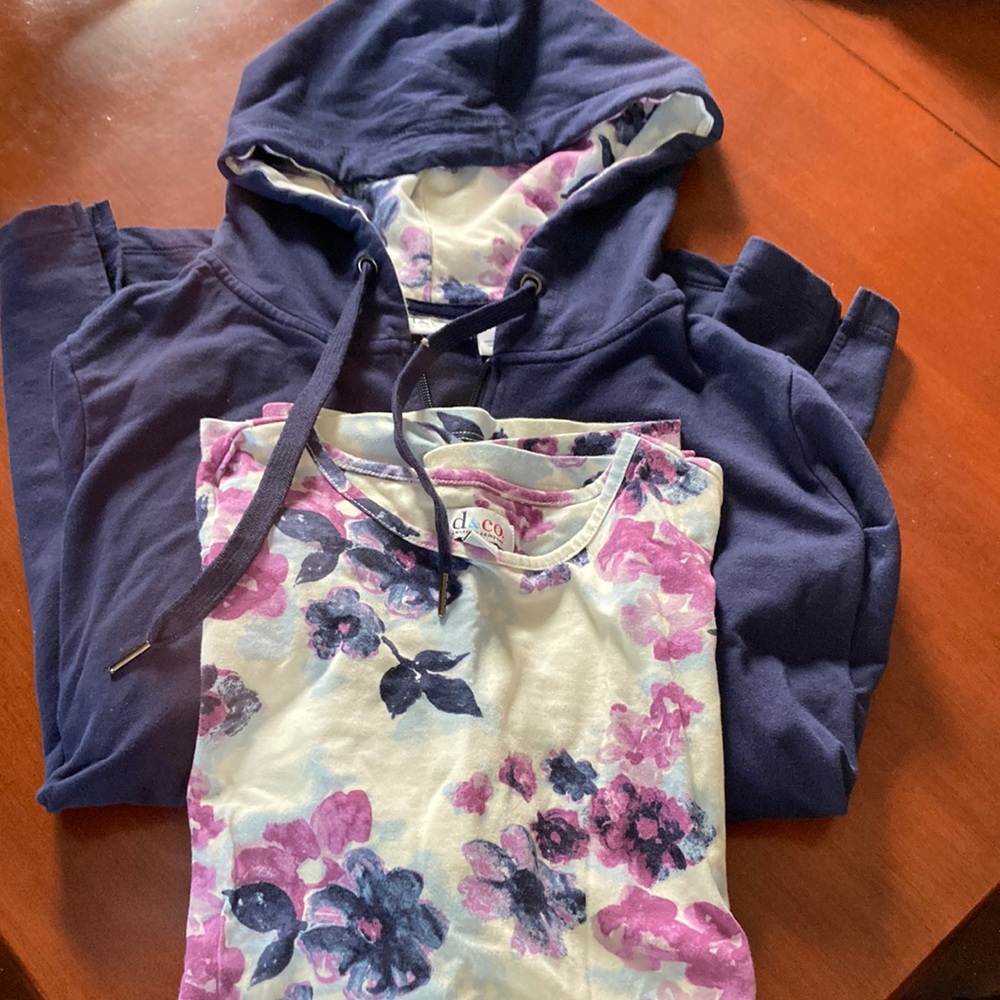 D and co active large sweat shirt and medium tee sold as set